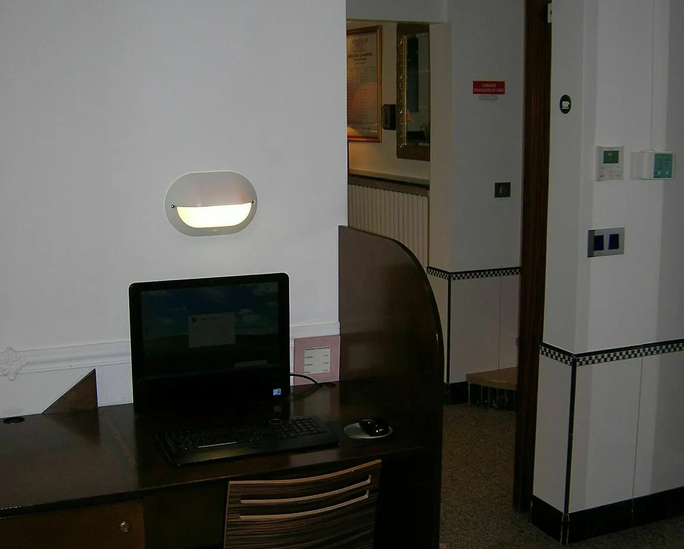 **  Hotel Darcet Paris Fransa